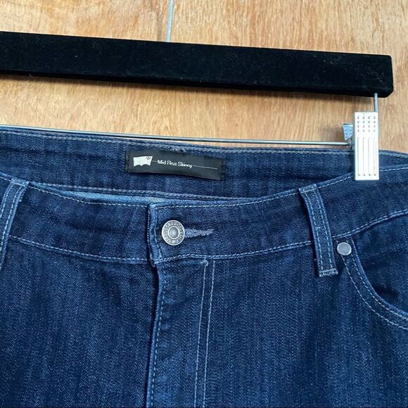 🍄 Levi’s Dark Blue Mid Rise Skinny Jeans - Picture 3 of 7